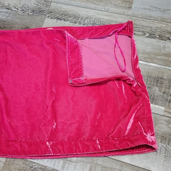 10 Free People Annalise Hot Pink Velvet Mini Skirt - Picture 5 of 7